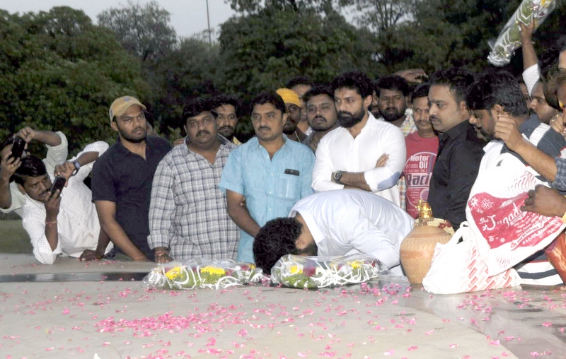 Jr NTR And Kalyan Ram Pays Tribute To NTR At NTR Ghat